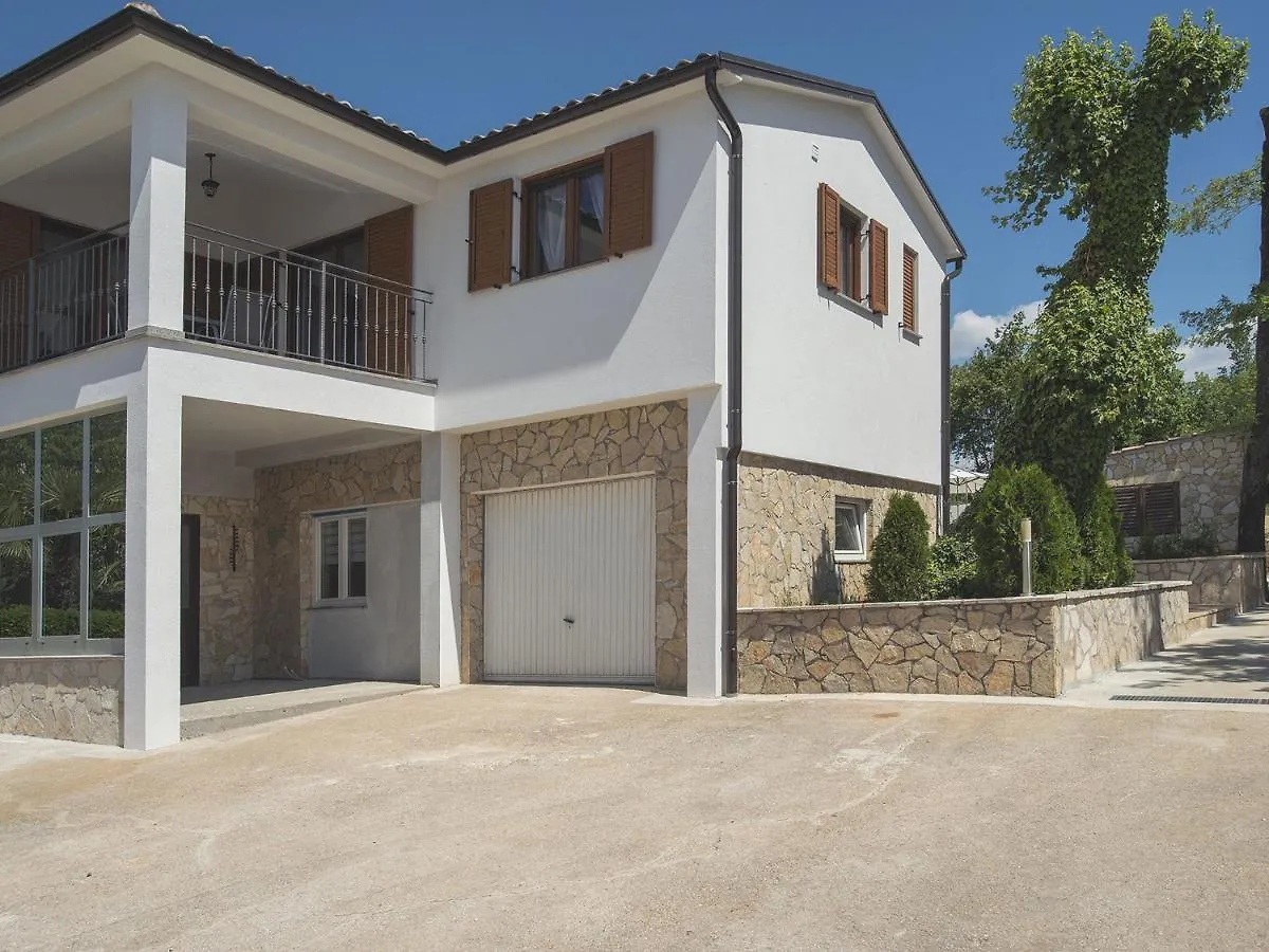 Modern Holiday Home With Pool In Pazin Lindar