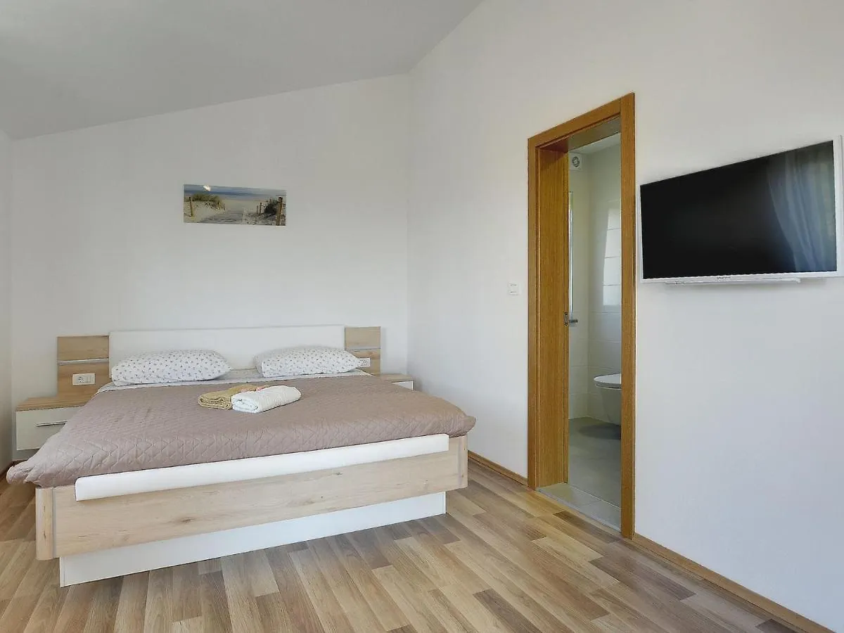 Modern Holiday Home With Pool In Pazin Lindar 0*,