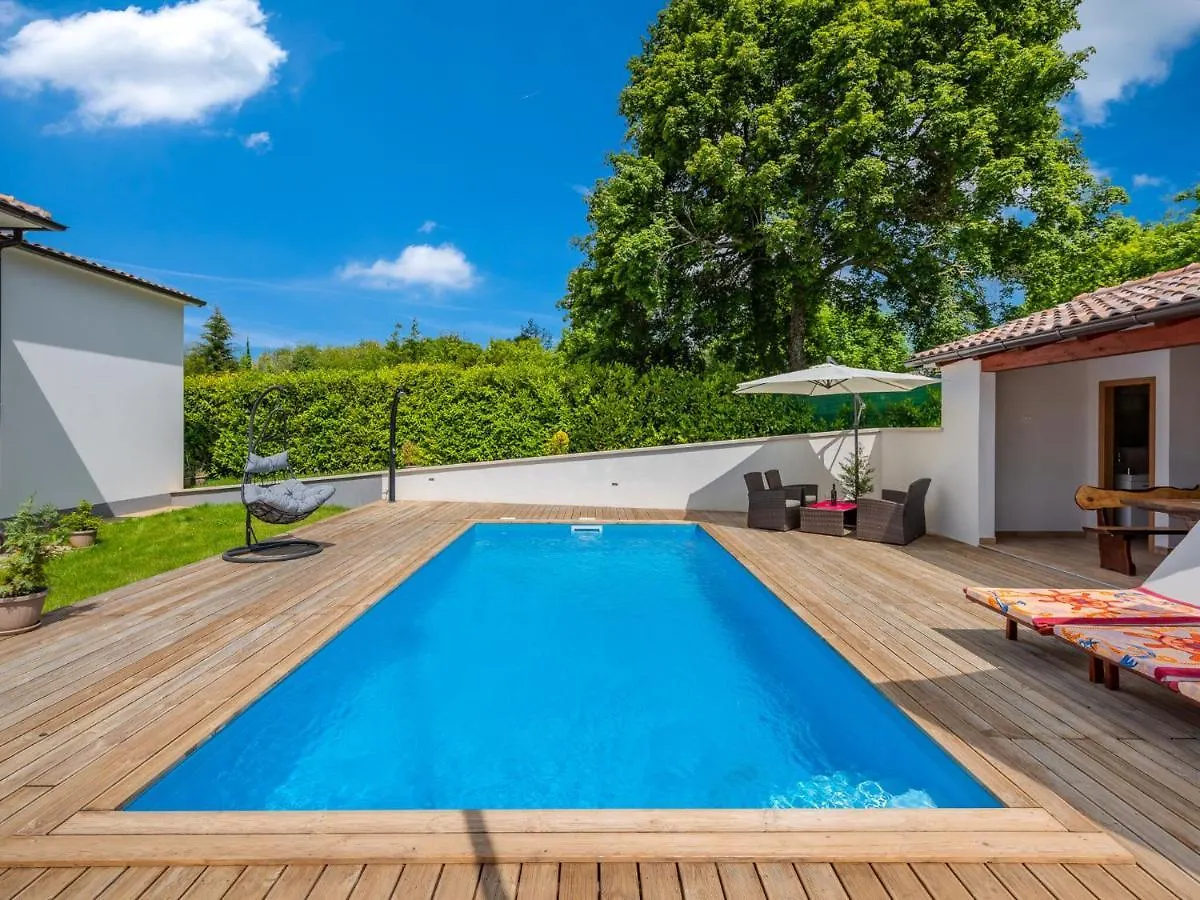 Modern Holiday Home With Pool In Pazin Lindar