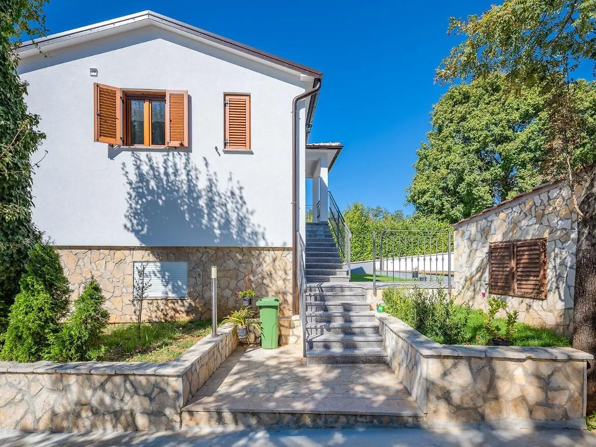 Modern Holiday Home With Pool In Pazin Lindar