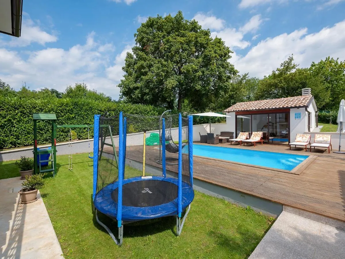 Modern Holiday Home With Pool In Pazin Lindar 0*,  Croatia