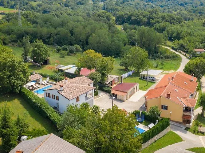 Modern Holiday Home With Pool In Pazin Lindar