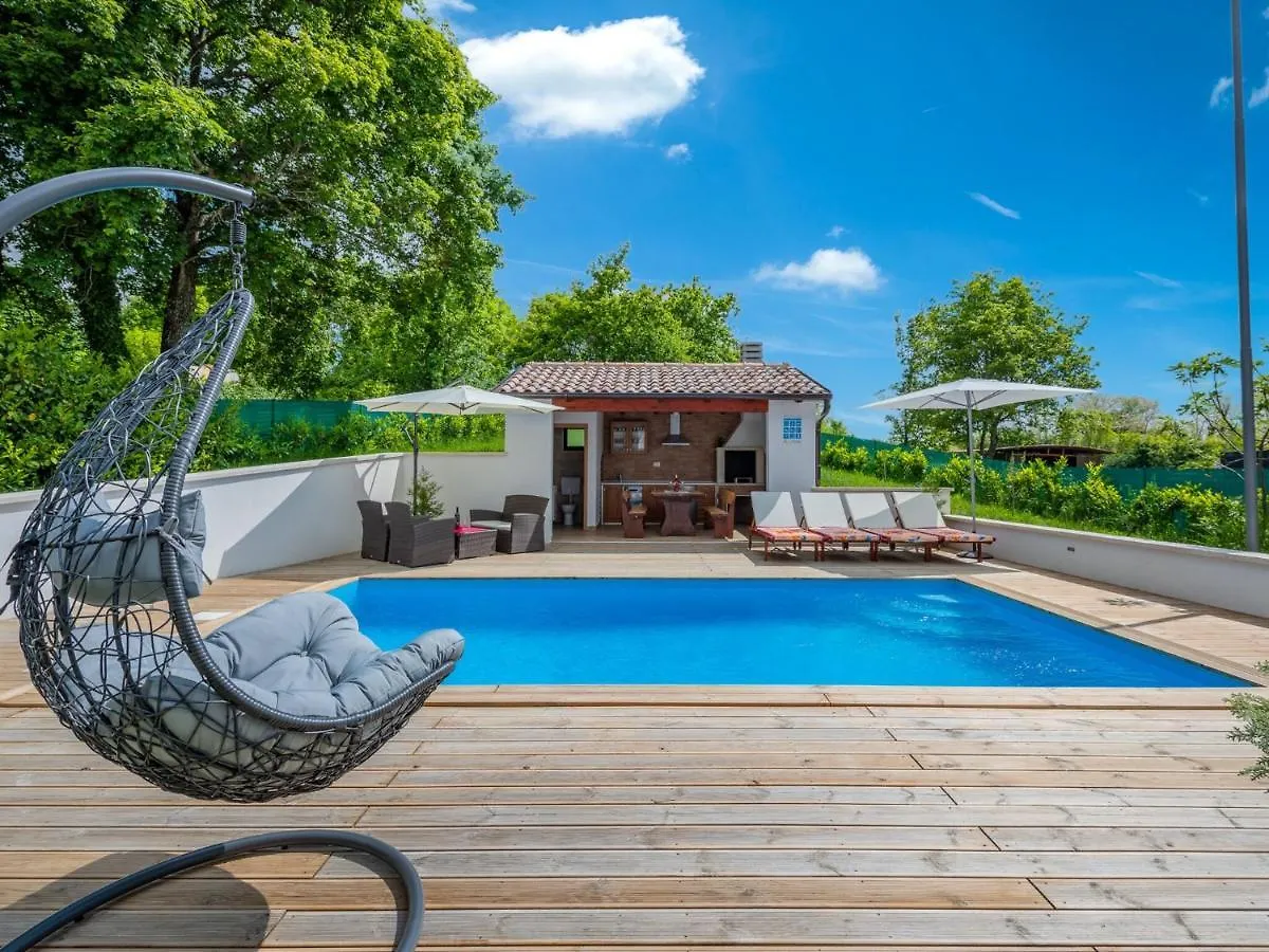 Modern Holiday Home With Pool In Pazin Lindar
