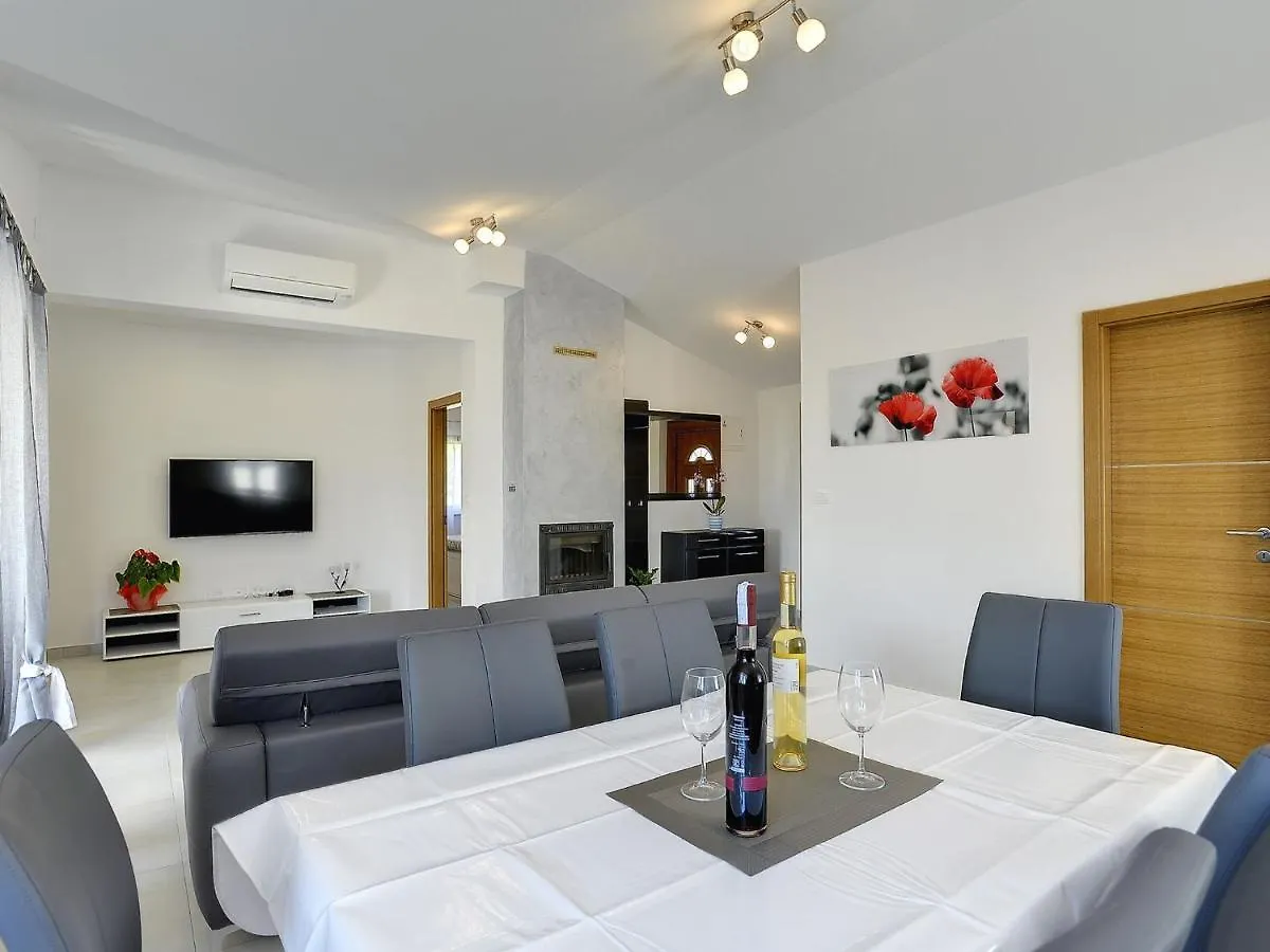 Modern Holiday Home With Pool In Pazin Lindar Croatia