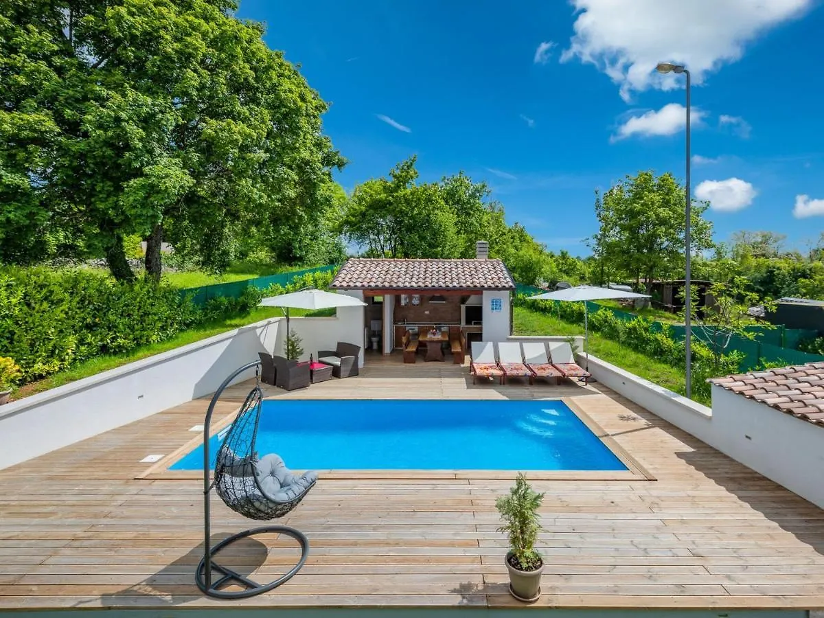 Modern Holiday Home With Pool In Pazin Lindar