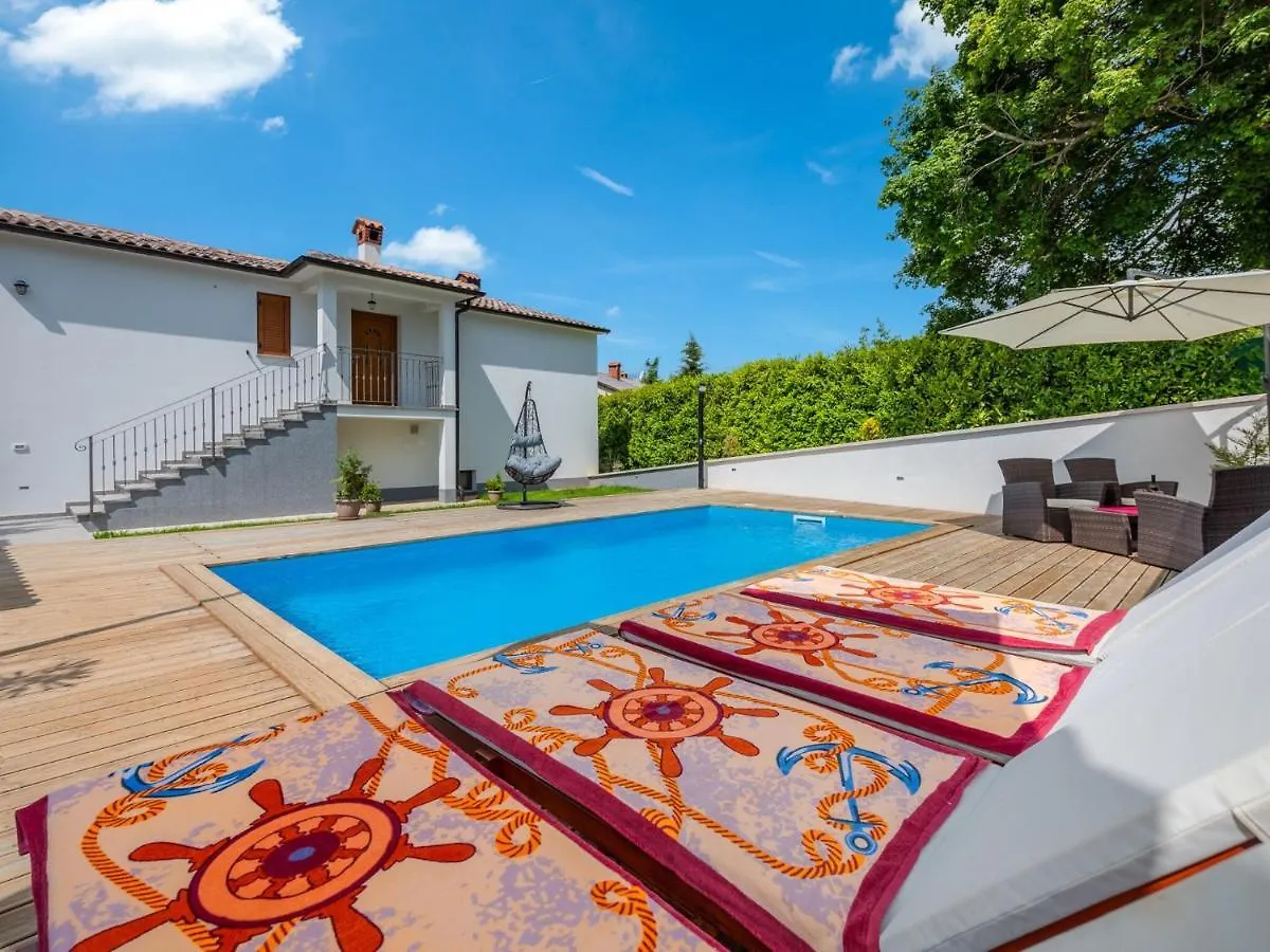 Modern Holiday Home With Pool In Pazin Lindar 0*,  クロアチア