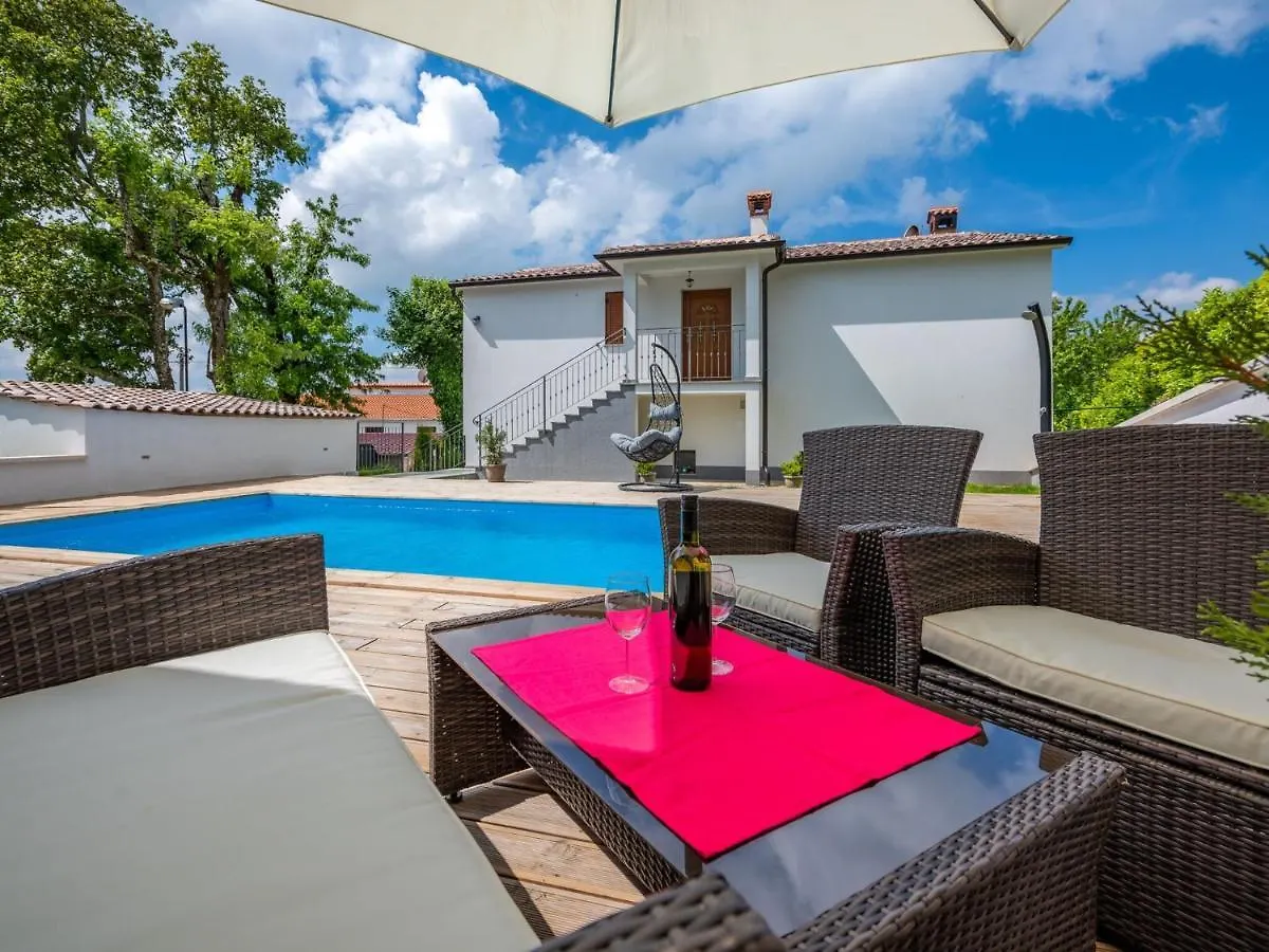 Modern Holiday Home With Pool In Pazin Lindar