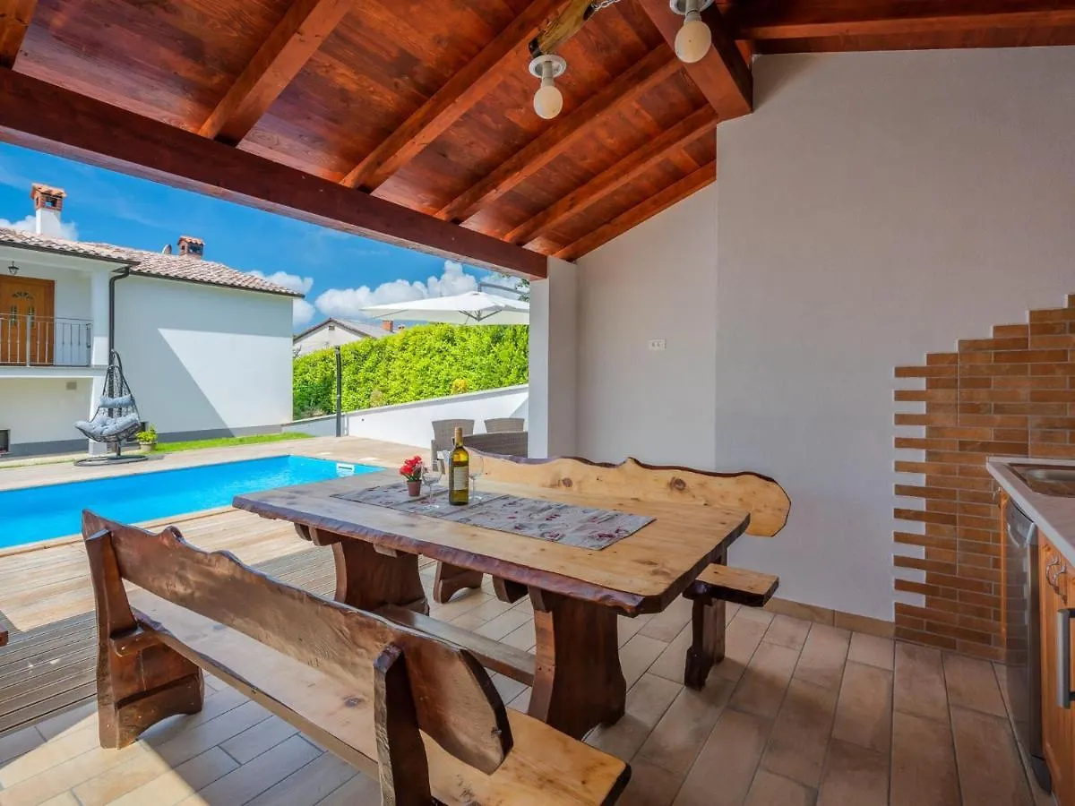 Modern Holiday Home With Pool In Pazin Lindar
